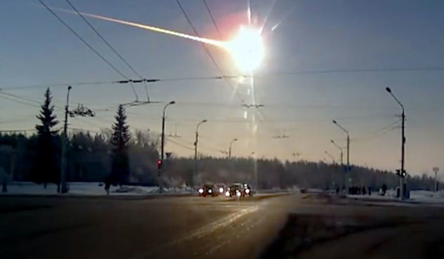 2013. február 15-én az oroszországi Cseljabinszk felett robbant fel egy kb 15 méteres meteor, akkor többen megsérültek a lökéshullám miatt kitört üvegektől