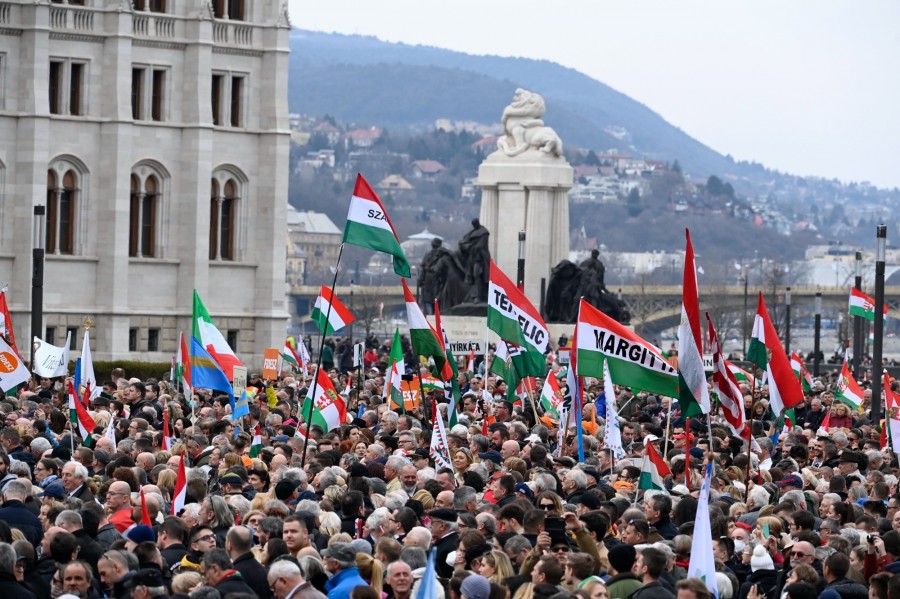  A Kossuth téren rendezett állami díszünnepség résztvevői az 1848-49-es forradalom és szabadságharc kitörésének évfordulóján, 2022. március 15-én. MTI/Koszticsák Szilárd