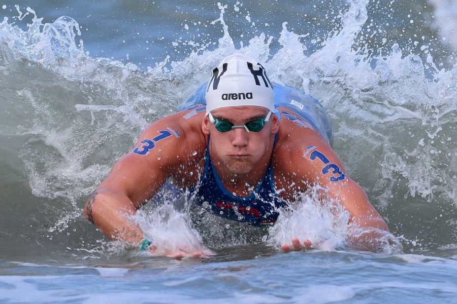 A hatodik helyezett Rasovszky Kristóf a férfi nyíltvízi úszók 5 kilométeres versenye után a római vizes Európa-bajnokságon Ostiában 2022. augusztus 20-án. MTI/Czeglédi Zsolt 