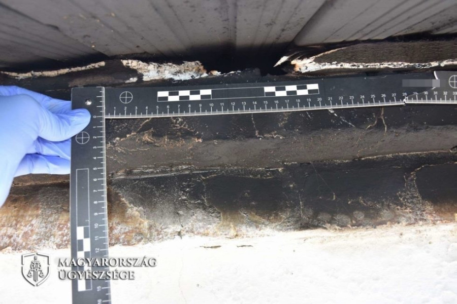 A kép az elégett tetőlécről készült. Fotó: Ügyészség