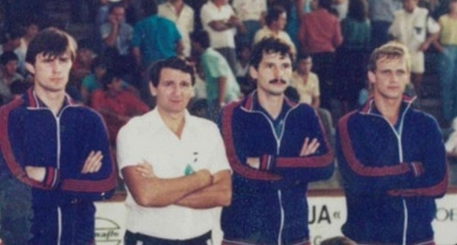  Fehér felsőben Valerij Melnyik, mellette a bajuszos Jurij Zsitnyikov