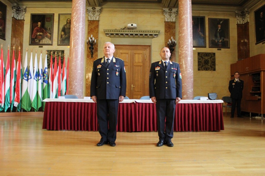 Dányi Béla (balra) és Csillag István (jobbra), aki követi az igazgatói székben