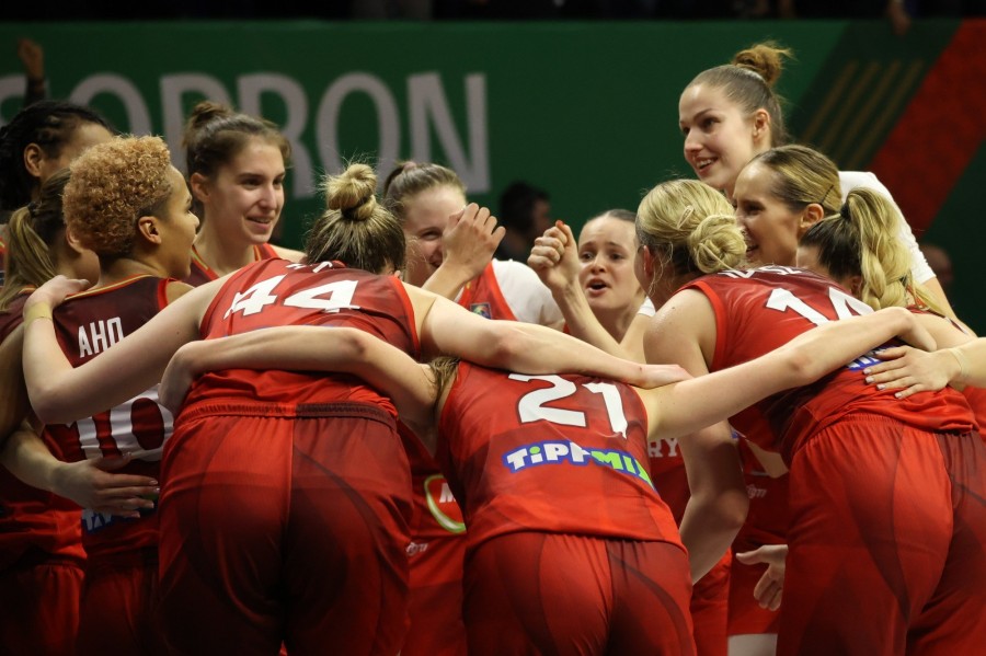 A magyar csapat a kosárlabda olimpiai selejtező torna 2. fordulójában játszott Magyarország - Japán mérkőzésen a soproni Novomatic Arénában 2024. február 9-én. A magyar csapat 81-75-re nyert. MTI/Tóth Zsombor