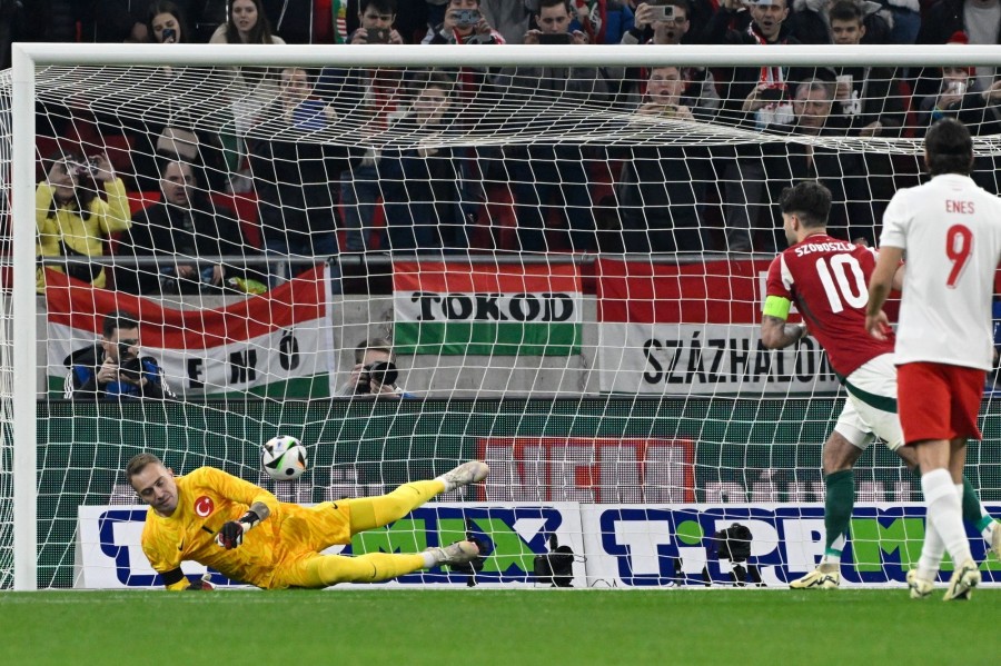 Szoboszlai Dominik büntetőből gólt lő a török Mert Günok kapusnak a Magyarország - Törökország barátságos labdarúgó-mérkőzésen a Puskás Arénában 2024. március 22-én. MTI/Koszticsák Szilárd