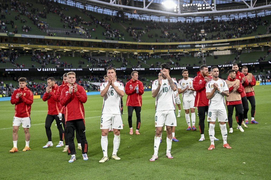 A magyar csapat tagjai az Írország - Magyarország barátságos labdarúgó mérkőzés után a dublini Aviva Stadionban 2024. június 4-én. Írország 2-1-re győzött. MTI/Illyés Tibor