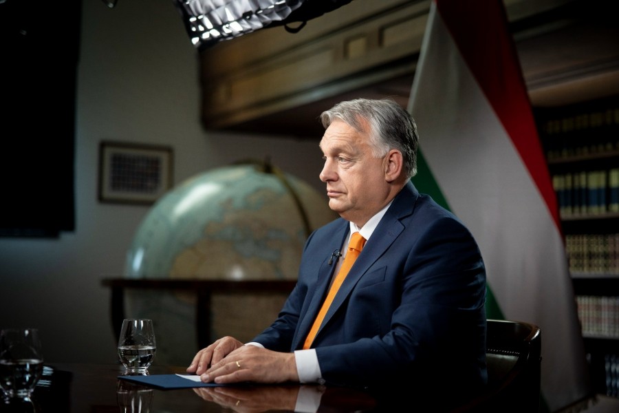 A Miniszterelnöki Sajtóiroda által közreadott képen Orbán Viktor miniszterelnök interjút ad az M1 aktuális csatornának a Karmelita kolostorban 2024. június 10-én. MTI/Miniszterelnöki Sajtóiroda/Fischer Zoltán