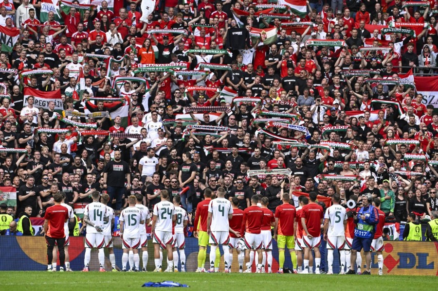 A magyar csapat a labdarúgó Európa-bajnokság A csoportjának 1. fordulójában játszott Magyarország - Svájc mérkőzés után a kölni RheinEnergieStadionban 2024. június 15-én. Svájc 3-1-re győzött. MTI/Koszticsák Szilárd