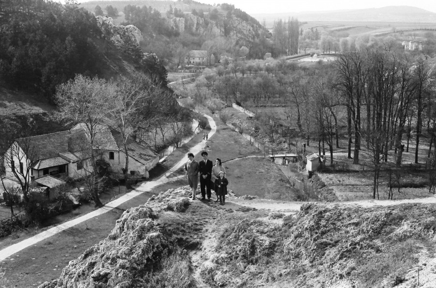 A Séd völgye, háttérben a Betekints-völgy a malmokkal (fotó: Fortepan / Umann Kornél)