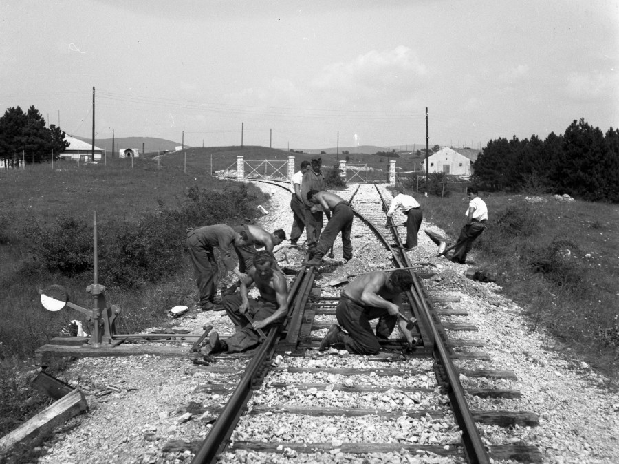 Vasútépítés a 40-es években (Fortepan / Lissák Tivadar)