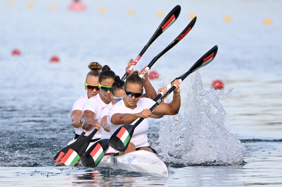 Pupp Noémi, Fojt Sára, Csipes Tamara és Gazsó Alida Dóra (j-b) a női kajak négyesek 500 méteres versenyének előfutamában a 2024-es párizsi nyári olimpián a vaires-sur-marne-i evezős és kajak-kenu pályán 2024. augusztus 6-án. MTI/Kovács Tamás