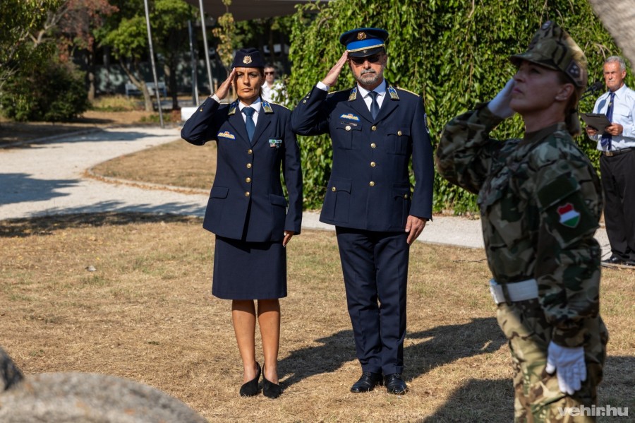 Ficsor Karolina r. alezredes és Anda György r. ezredes