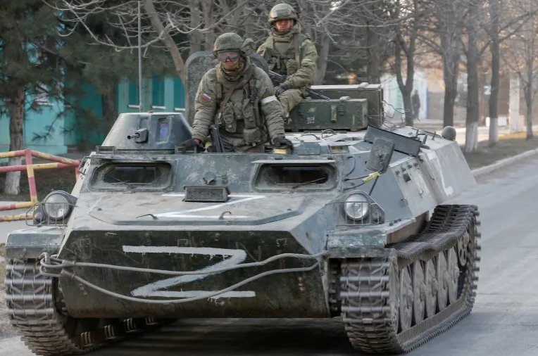 Orosz tank vonul Ukrajnában (Alexander Ermochenko/Reuters)