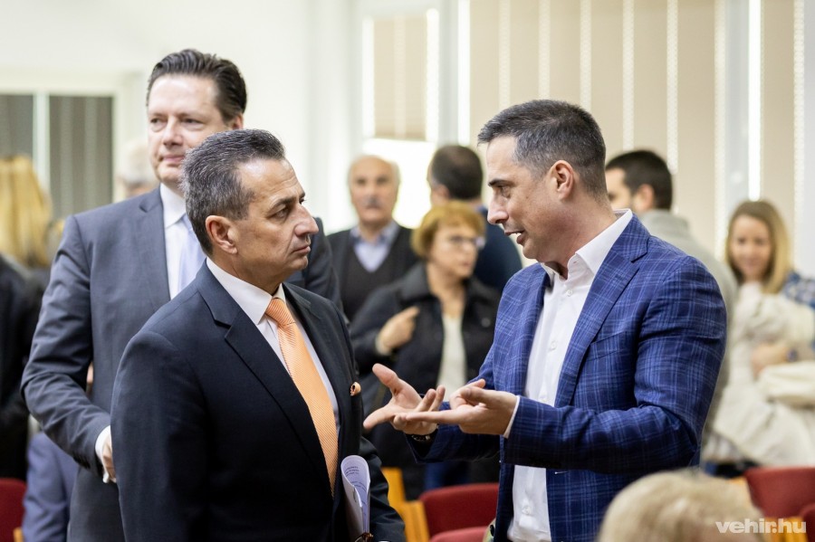 Simon Attila (jobbra) és Ovádi Péter, országgyűlési képviselő