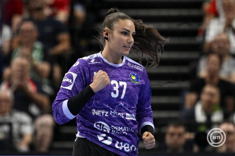Szemerey Zsófi, a Metz kapusa (k) a női kézilabda Bajnokok Ligája elődöntőjében játszott Metz Handball - Odense HB mérkőzésen a budapesti MVM Dome-ban 2025. május 31-én. A dán Odense lesz a címvédő Győri Audi ETO KC ellenfele a másnapi fináléban, miután 31-29-re nyert a francia Metz ellen. MTI/Purger Tamás