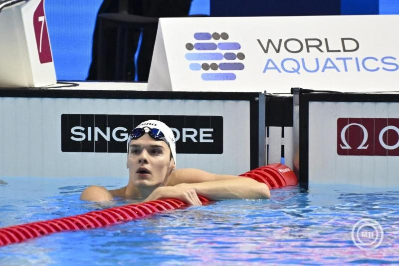 Kós Hubert a férfi 50 méteres hátúszás döntője után a szingapúri vizes világbajnokságon a World Aquatics Arénában 2025. augusztus 3-án. MTI/Illyés Tibor