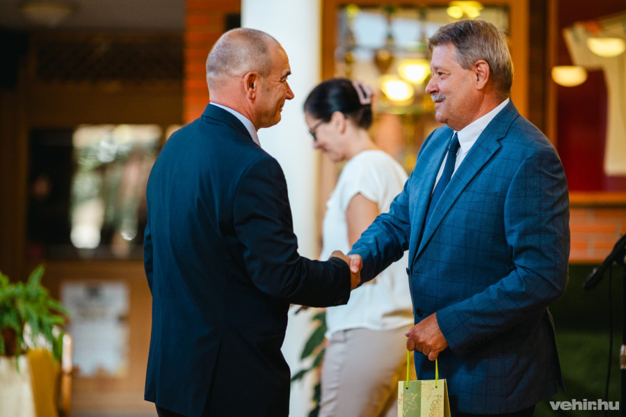 Lengyel Károly vezetheti a veszprémi Dózsa iskolát