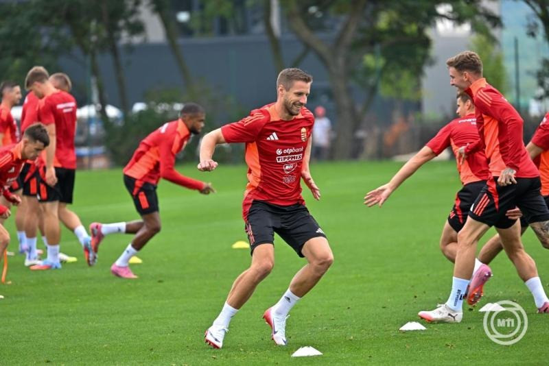 Varga Barnabás (k) a magyar labdarúgó-válogatott edzésén az MLSZ Telki Edzőközpontjában 2025. szeptember 3-án. A magyar csapat szeptember 6-án Írország ellen lép pályára Dublinban, három nappal később pedig Portugália együttesét fogadja a Puskás Arénában. MTI/Illyés Tibor