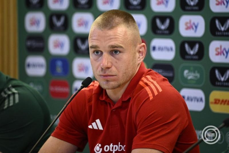 Szalai Attila a magyar labdarúgó-válogatott sajtótájékoztatóján a dublini Aviva Stadionban 2025. szeptember 5-én. A magyar csapat az ír válogatott ellen lép pályára Dublinban a 2026-os világbajnokság selejtezőjében szeptember 6-án. MTI/Bodnár Boglárka