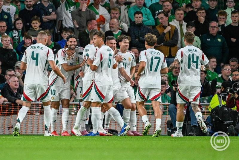 A magyar csapat tagjai ünnepelnek második góljuk után az Írország-Magyarország labdarúgó világbajnoki selejtező mérkőzésen a dublini Aviva Stadionban 2025. szeptember 6-án. MTI/Bodnár Boglárka