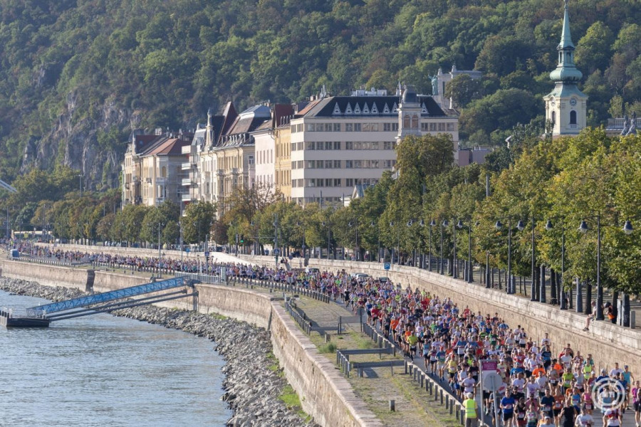 A 40. Wizz Air Budapest Félmaraton mezőnye a Friedrich Born rakparton 2025. szeptember 7-én. MTI/Kocsis Zoltán