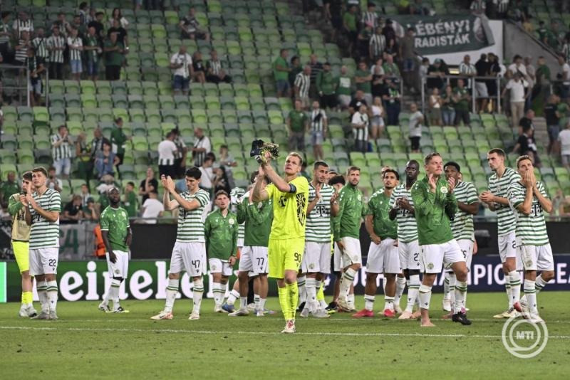 A Ferencváros játékosai a labdarúgó Bajnokok Ligája selejtezőjének negyedik fordulójában játszott Ferencvárosi TC - Qarabag mérkőzés után a Groupama Arénában 2025. augusztus 19-én. Ferencváros-Qarabag 1-3. MTI/Hegedüs Róbert