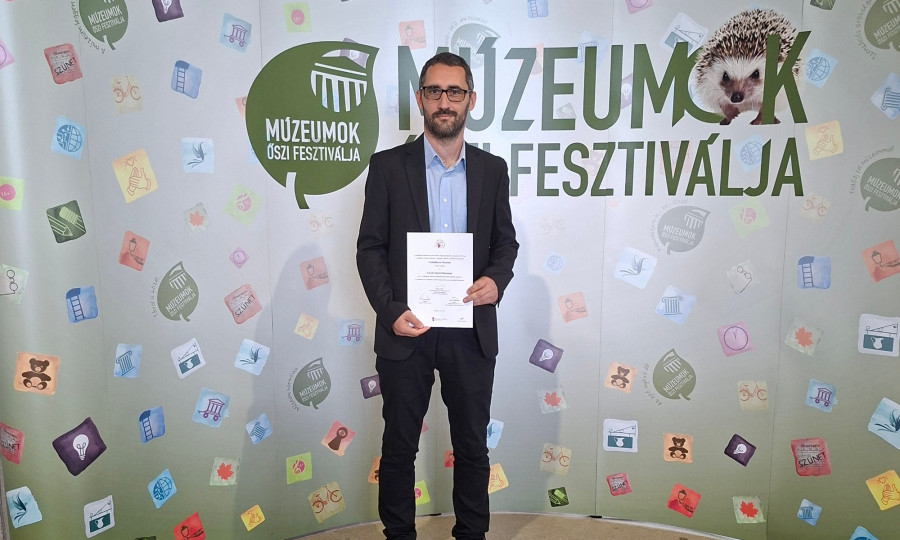 Az elismerést az intézmény részéről Huszti László múzeumpedagógus vette át.
