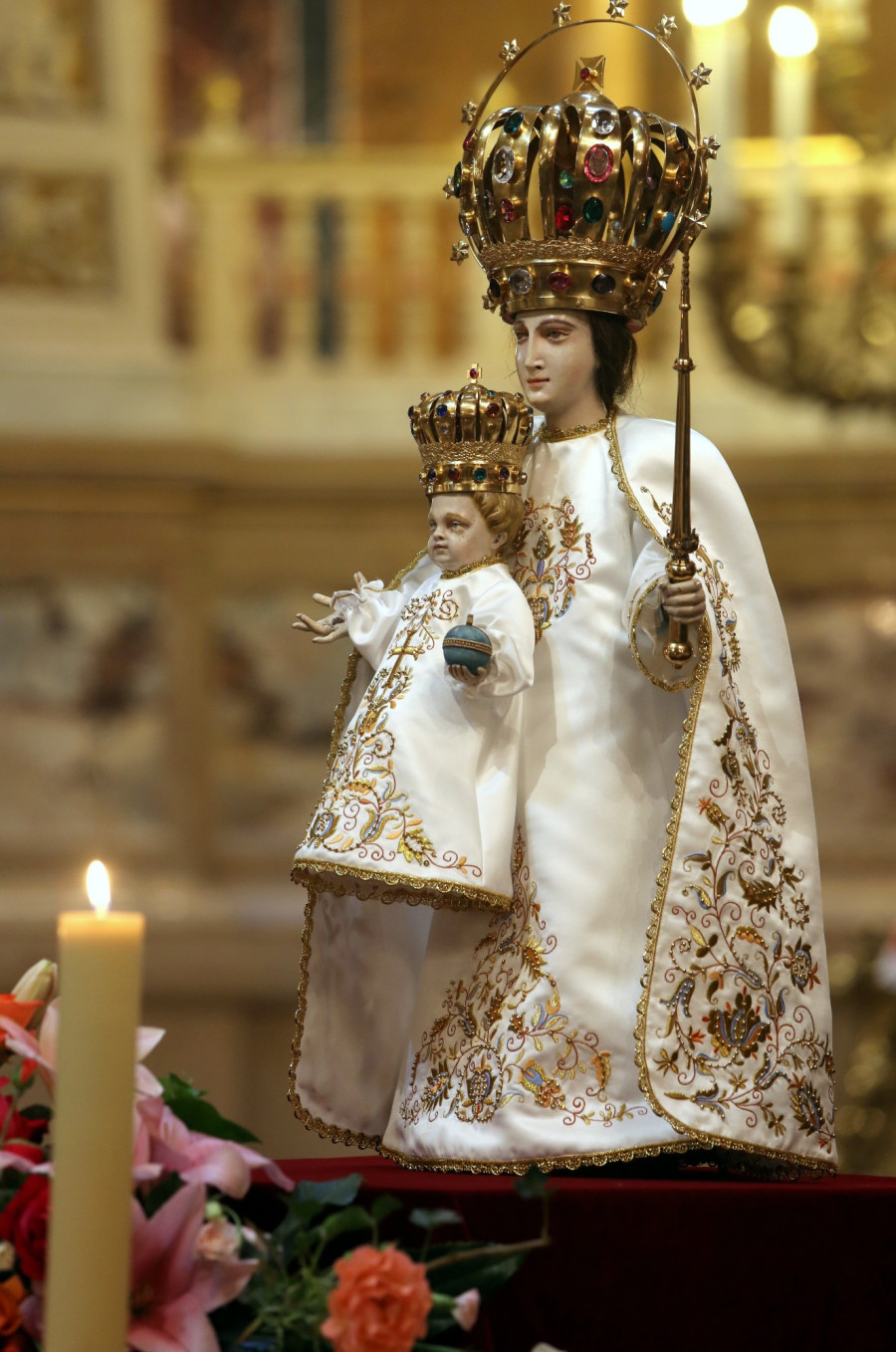 Mátraverebély-Szentkúti kegyszobor (Fotó: Thaler Tamas / Wikimedia)