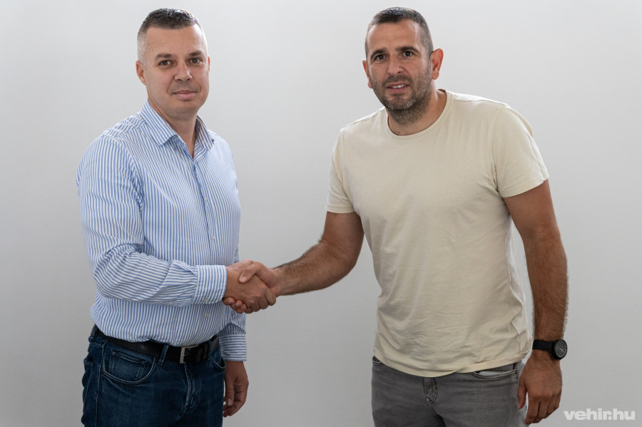 Tóth Gábor Szilárd, a Bakony-Balaton Média Kft. ügyvezetője és Finta Péter, az MLSZ Veszprém vármegyei igazgatója