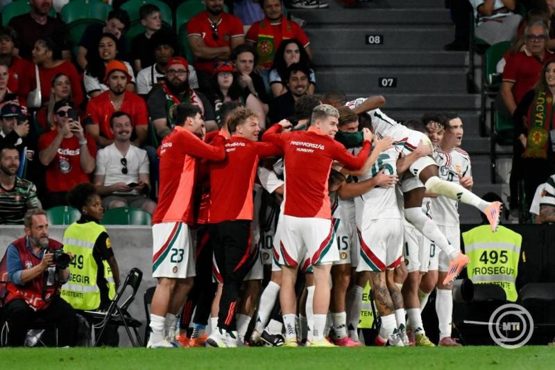 Magyar gólöröm a csapat második gólja után a Portugália - Magyarország labdarúgó világbajnoki selejtező mérkőzésen a lisszaboni Estádio José Alvalade stadionban 2025. október 14-én. A találkozó 2-2-es döntetlennel zárult. MTI/Szigetváry Zsolt