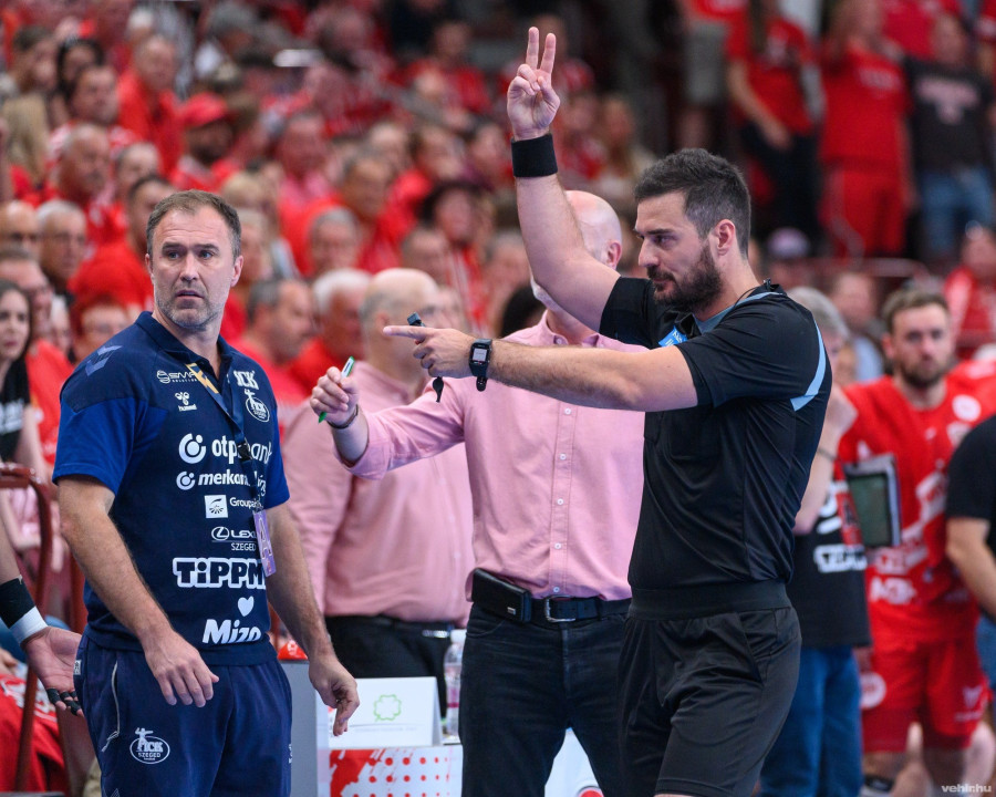 Michael Apelgren (a kép bal oldalán) marad Szegeden