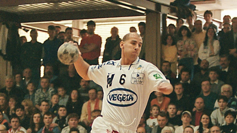 Éles József akkoriban súlyos autóbalesetet szenvedett - fotó: internet