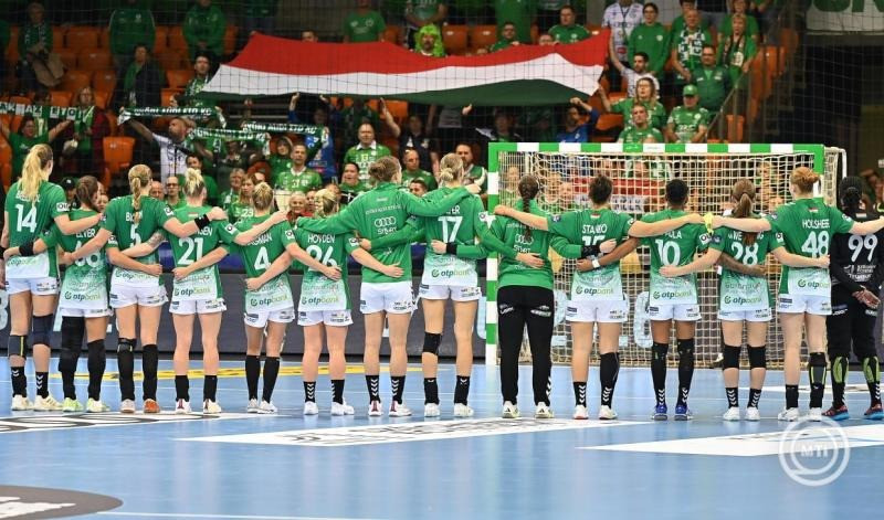 Győr, 2025. november 8. A győztes Győri Audi ETO KC játékosai a női kézilabda Bajnokok Ligája A csoportjának 7. fordulójában játszott Győri Audi ETO KC - Storhamar HE mérkőzés végén a győri Audi Arénában 2025. november 8-án. A címvédő Győr 40-23-ra nyert. MTI/Krizsán Csaba