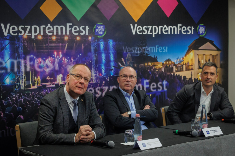 Navracsics Tibor, Porga Gyula, Ovádi Péter (fotó: Burger Zsolt)