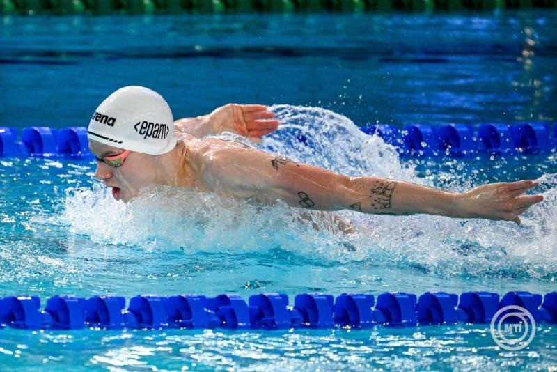 A későbbi 8. helyezett Sárkány Zalán a férfi 400 méteres vegyesúszás döntőjében a rövidpályás úszó Európa-bajnokságon a lengyelországi Lublinban 2025. december 7-én. MTI/Bodnár Boglárka
