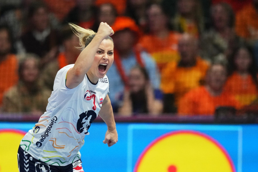 A norvég Nora Mörk a hollandiai-németországi nõi kézilabda-világbajnokság elõdöntõjének Hollandia-Norvégia mérkõzésén Rotterdamban 2025. december 12-én. MTI/AP/Peter Dejong