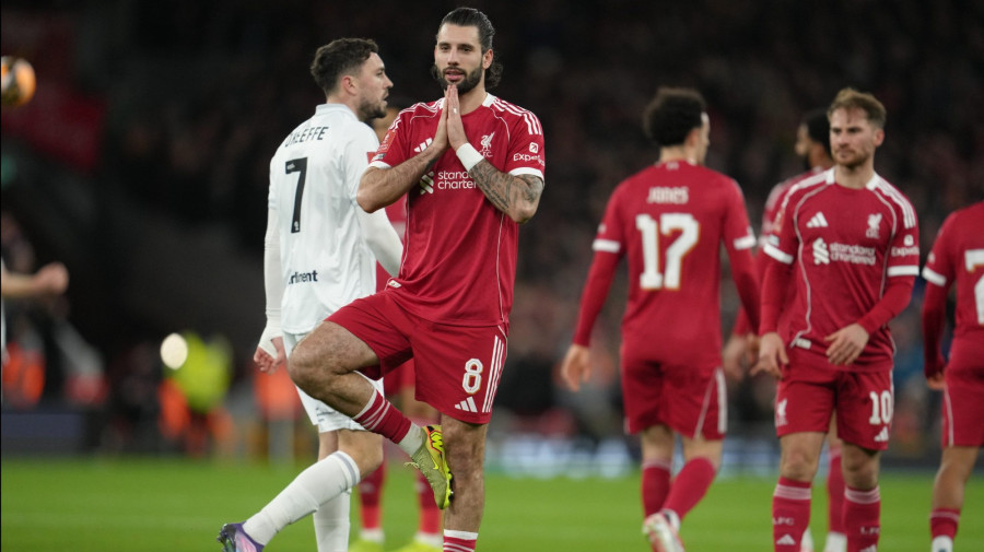 Szoboszlai Dominik, a Liverpool játékosa az angol első osztályú labdarúgó-bajnokság Fulham-Liverpool mérkőzésén Londonban 2026. január 4-én. MTI/EPA/David Cliff