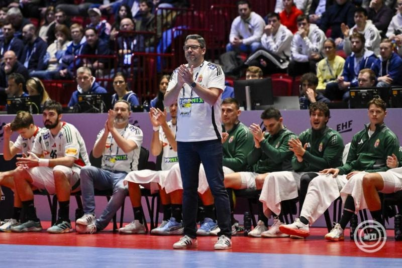 Chema Rodríguez, a magyar válogatott szövetségi kapitánya a dán-norvég-svéd közös rendezésű férfi kézilabda-Európa-bajnokság középdöntőjének 4. fordulójában, a II. csoportban játszott Horvátország - Magyarország mérkőzésen a svédországi Malmö Arénában 2026. január 28-án. MTI/Hegedüs Róbert