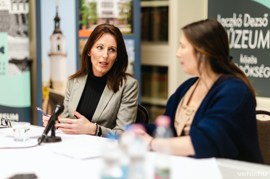 Sótonyi Mónika, Szanyi Brigitta