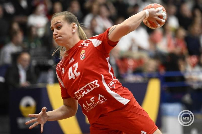 Tóvizi Petra (k) a női kézilabda Eurokupa hatodik, utolsó fordulójában játszott Magyarország - Csehország mérkőzésen az Érd Arénában 2026. április 11-én. MTI/Bodnár Boglárka