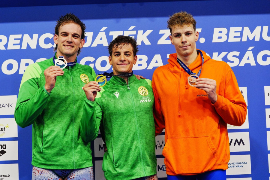 Két korábbi veszprémi, Rasovszky Kristóf és Betlehem Dávid, valamint egy jelenlegi veszprémi, Sárkány Zalán a dobogón - Fotó: MÚSZ