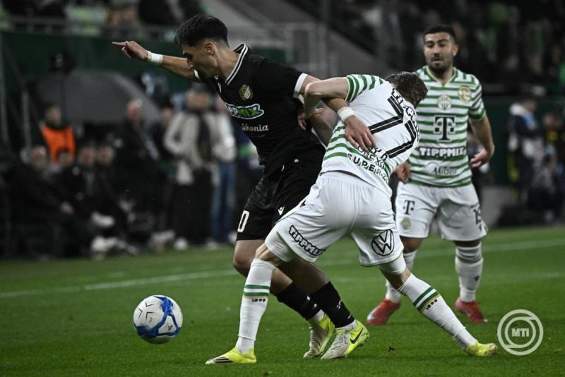 Zeljko Gavric, az ETO FC (b) és Nagy Barnabás Szabolcs, a Ferencvárosi TC játékosa a labdarúgó MOL Magyar Kupa elődöntőjében játszott Ferencvárosi TC - ETO FC mérkőzésen a Groupama Arénában 2026. április 22-én. MTI/Hegedüs Róbert