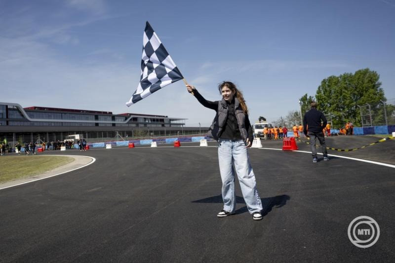 Érdeklődő a Tiéd a Ring! elnevezésű szezonnyitó nyílt napon a mogyoródi Hungaroringen 2026. április 26-án. MTI/Kovács Márton