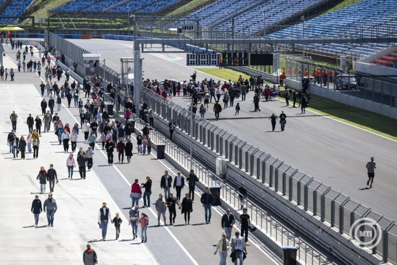 Érdeklődők a Tiéd a Ring! elnevezésű szezonnyitó nyílt napon a mogyoródi Hungaroringen 2026. április 26-án. MTI/Kovács Márton