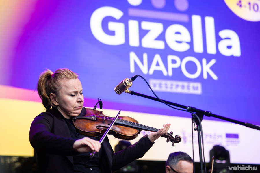 Szirtes Edina