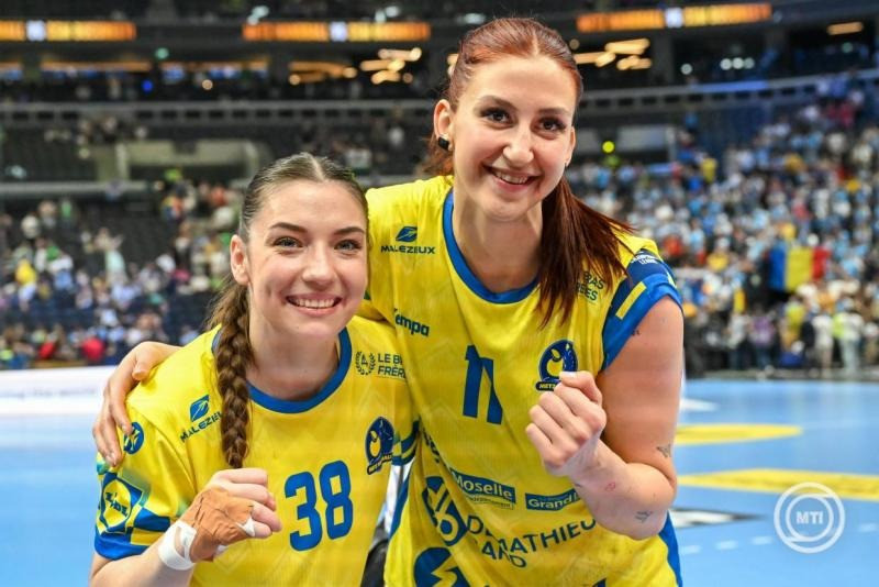 Vámos Petra és Albek Anna, a győztes Metz játékosai a női kézilabda Bajnokok Ligája négyes döntőjének elődöntőjében játszott Metz HB - CSM Bucuresti mérkőzés után a budapesti MVM Dome-ban 2026. június 6-án. A Metz 32-27-re nyert. MTI/Illyés Tibor