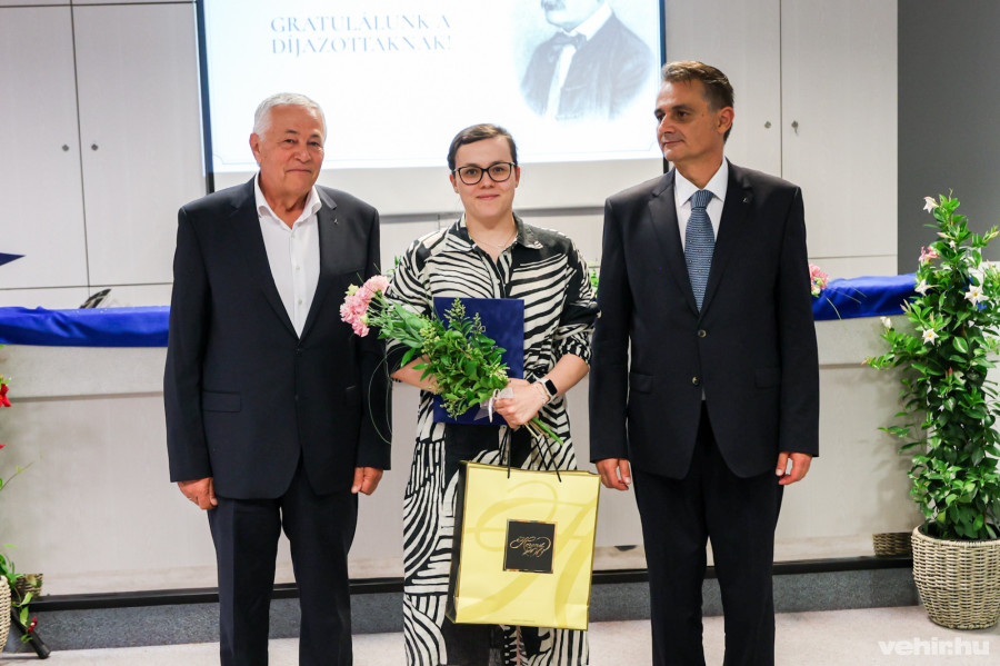 Az év rezidense dr. Magyar Sára Noémi (középen)