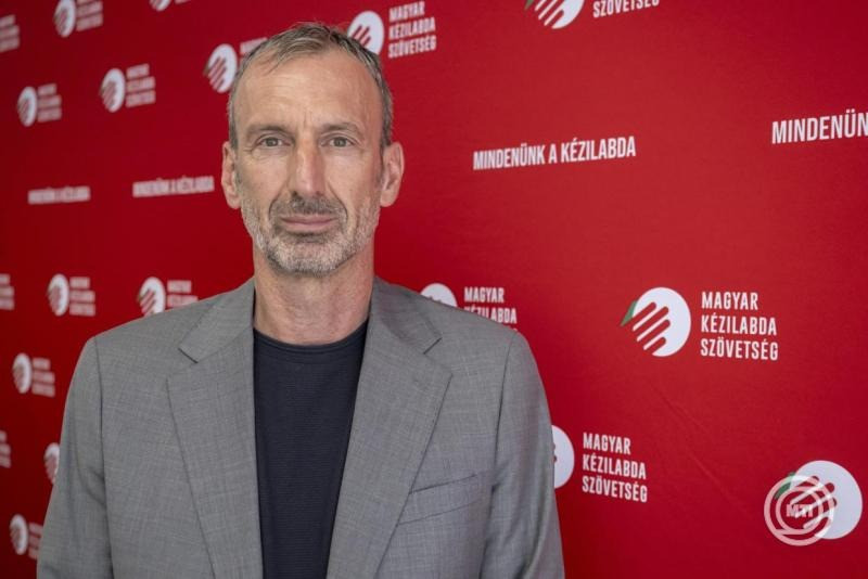 Sótonyi László, a férfi kézilabda-válogatott újonnan kinevezett szövetségi kapitánya a Magyar Kézilabda Szövetség sajtótájékoztatóján Budapesten 2026. július 23-án. MTI/Kovács Márton