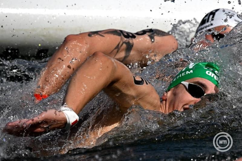 A későbbi győztes Betlehem Dávid a férfi nyíltvízi úszók 3 kilométeres kieséses versenyében a párizsi vizes Európa-bajnokságon a Szajnán 2026. augusztus 7-én. MTI/Hegedüs Róbert