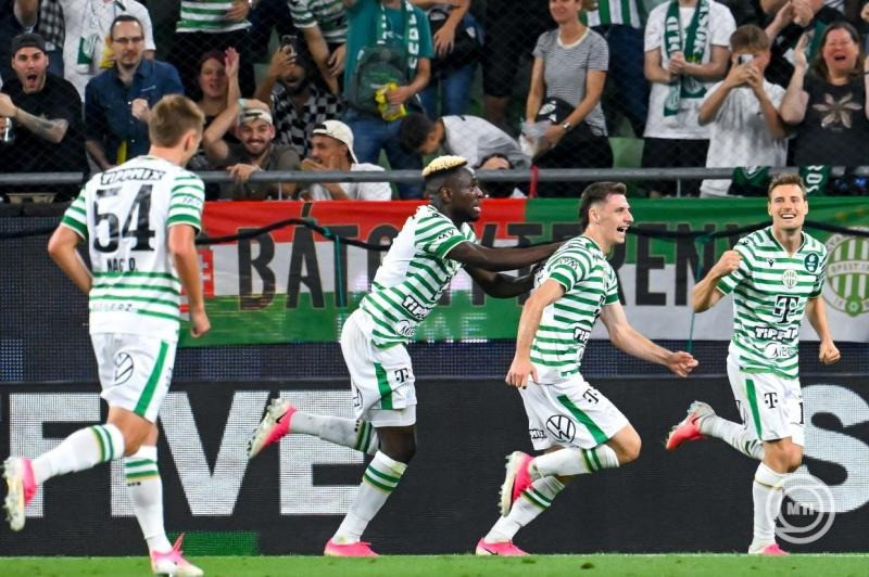 A Ferencváros játékosainak gólöröme a labdarúgó Európa-liga selejtezőjének 4. fordulójában játszott Ferencváros - Trabzonspor visszavágó mérkőzésen a Groupama Arénában 2026. augusztus 27-én. MTI/Purger Tamás
