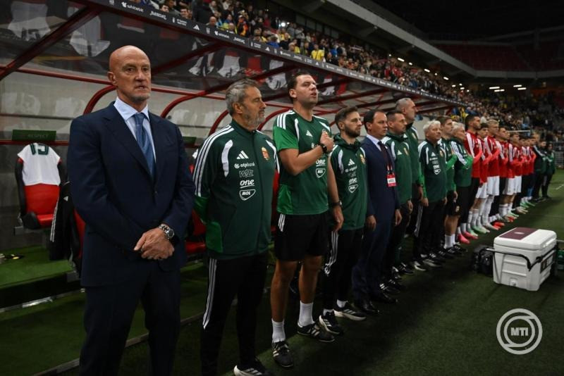 Marco Rossi szövetségi kapitány (b) a labdarúgó Nemzetek Ligája B divíziójának negyedik fordulójában játszott Ukrajna - Magyarország mérkőzés előtt a nagyszombati Anton Malatinsky Stadionban 2026. október 5-én. MTI/Illyés Tibor